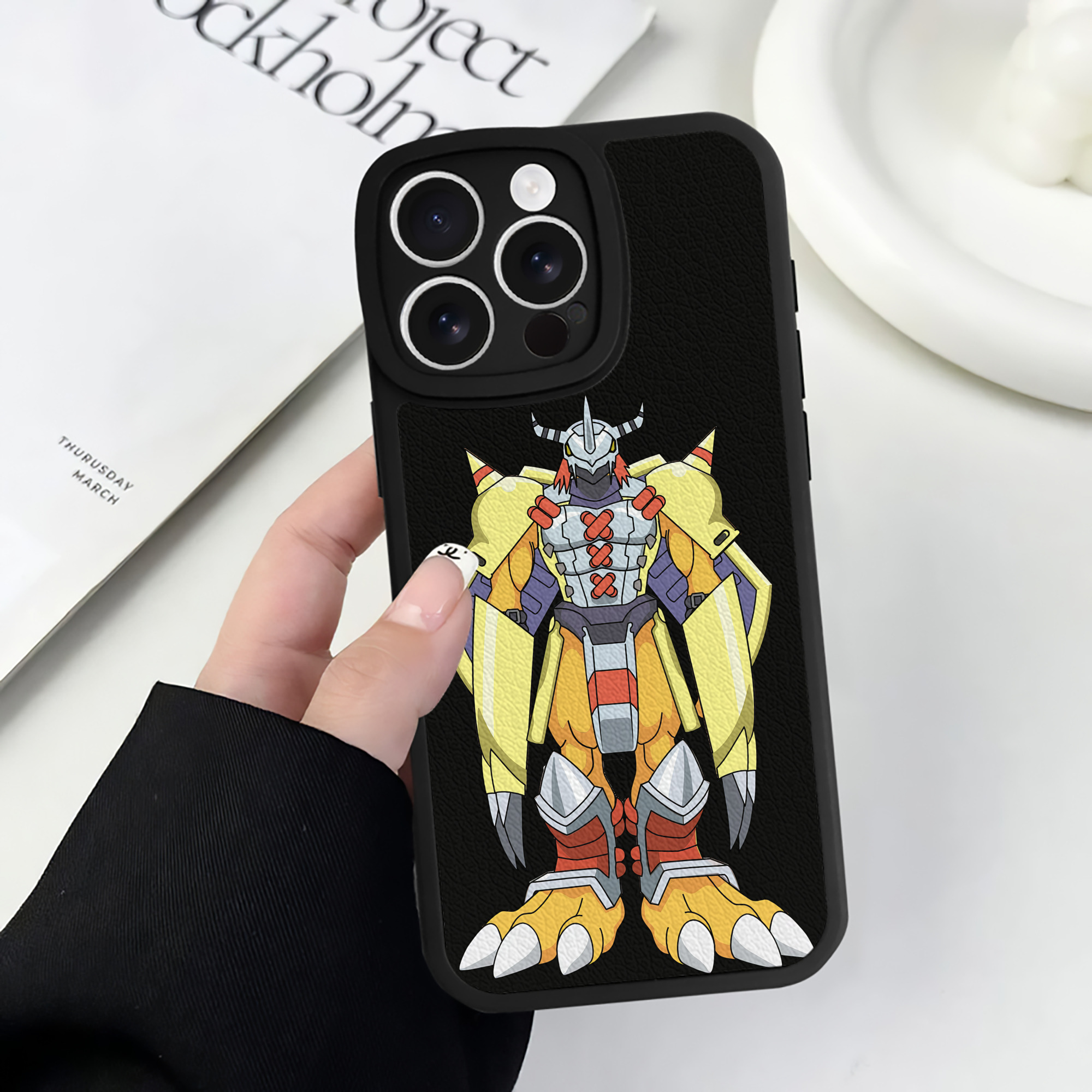 （画像用） Digimon デジタルモンスター/デジモン 【iPhone 16シリーズ対応】シリコンスマホケース（レザー調） 材質：シリコン